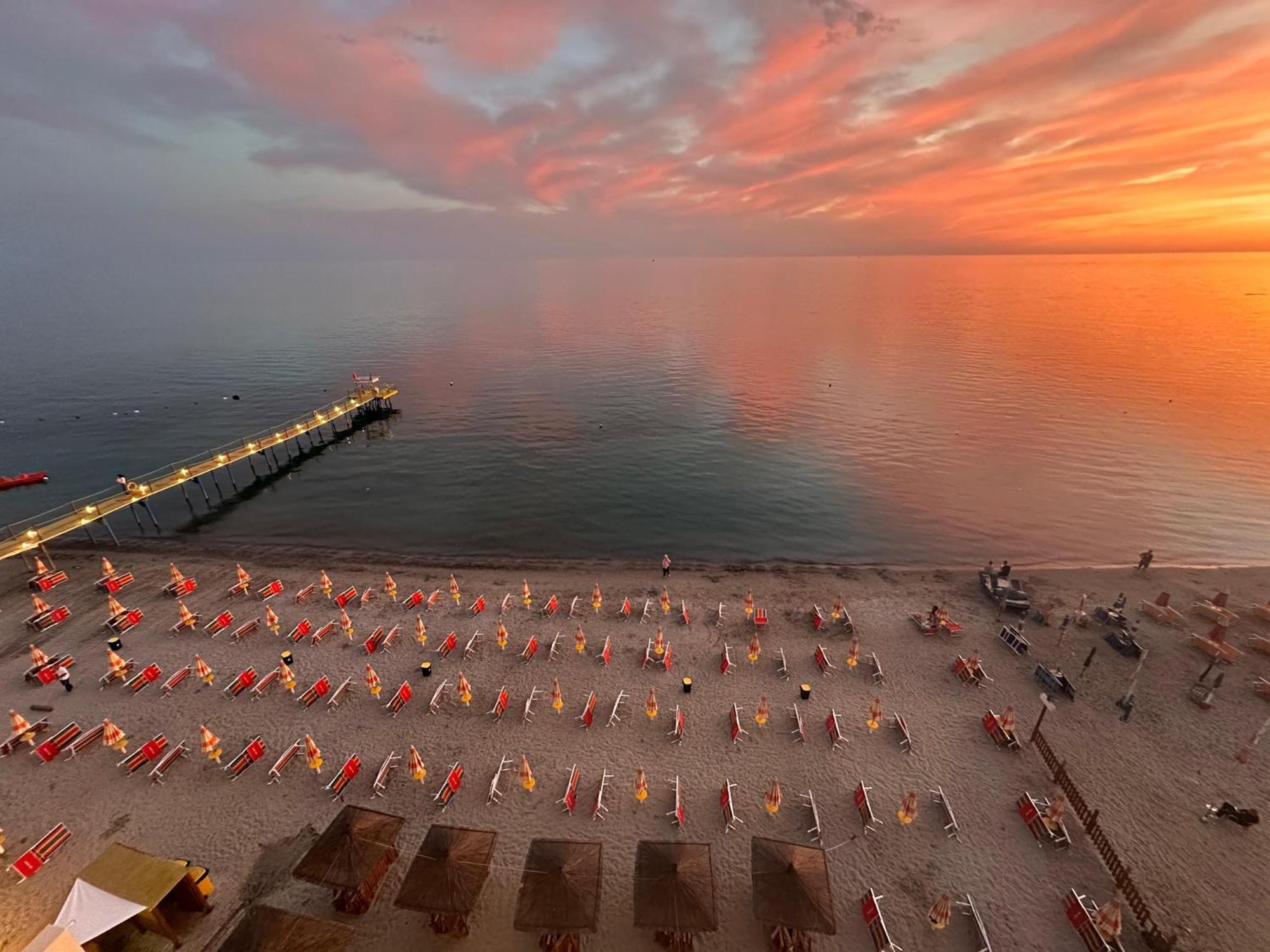 Aragosta Hotel Durrës Exteriör bild