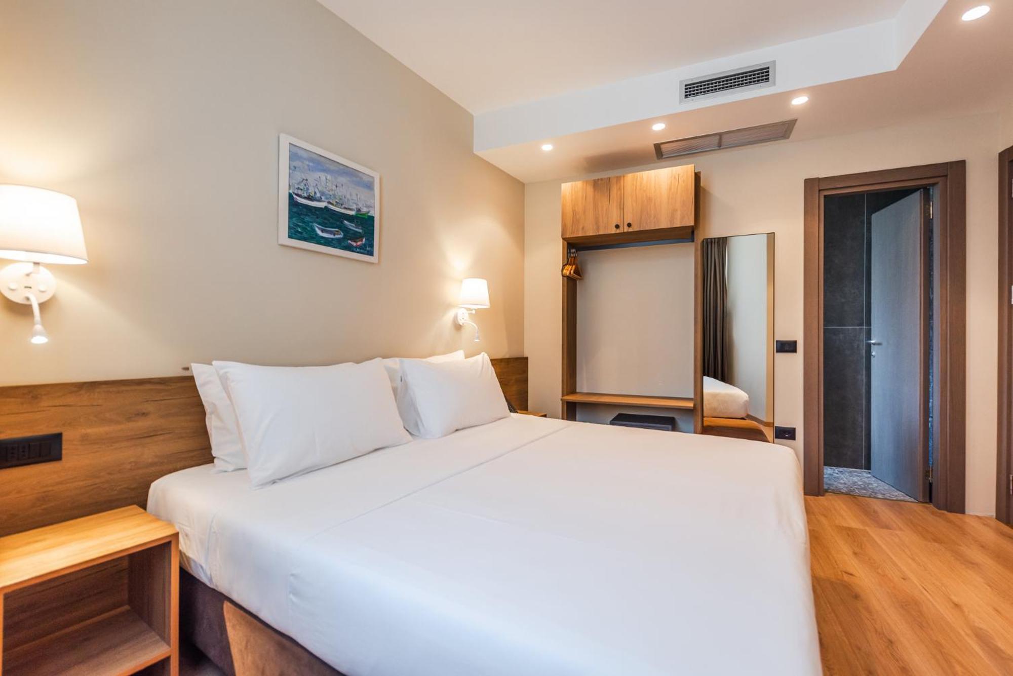 Aragosta Hotel Durrës Exteriör bild