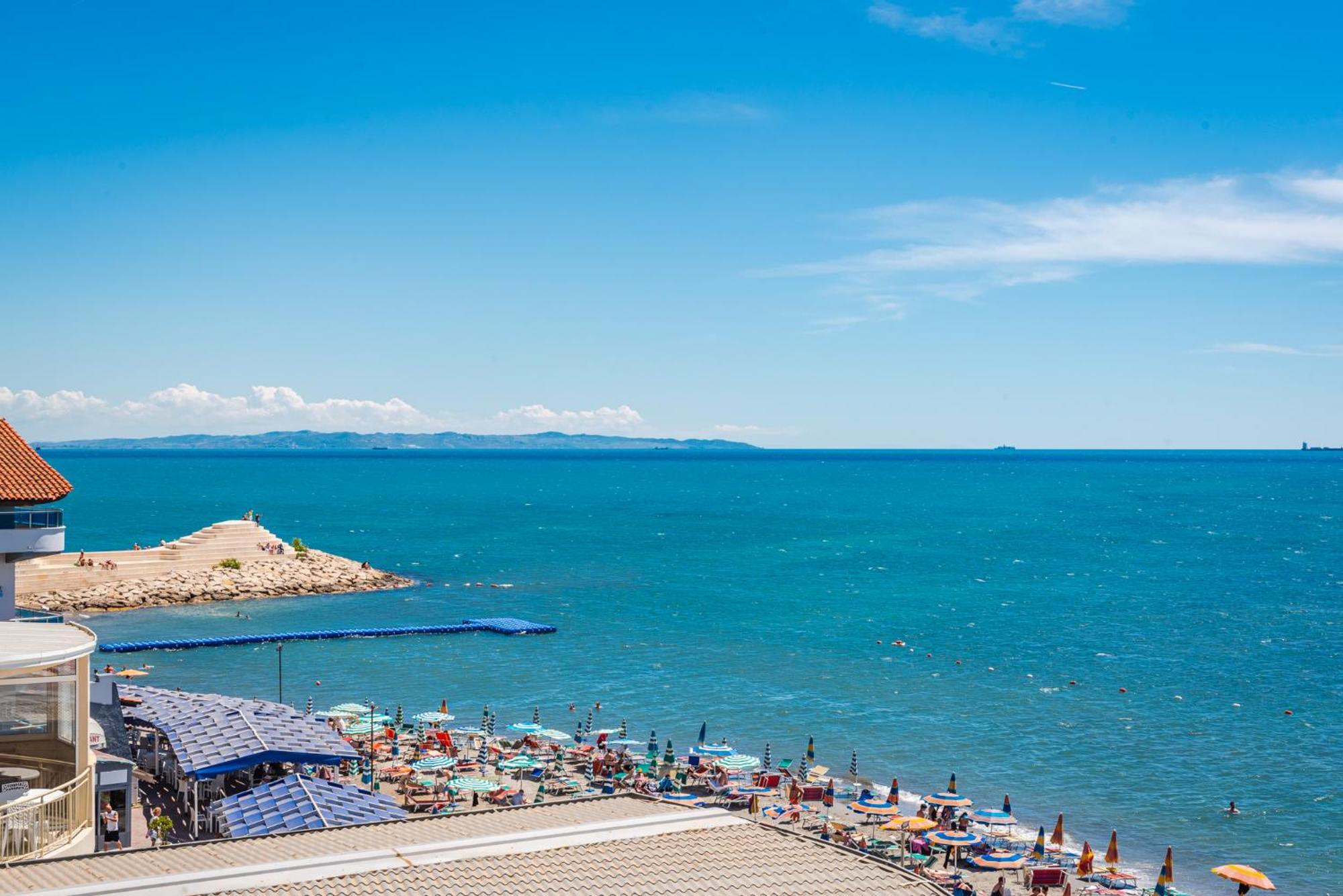 Aragosta Hotel Durrës Exteriör bild