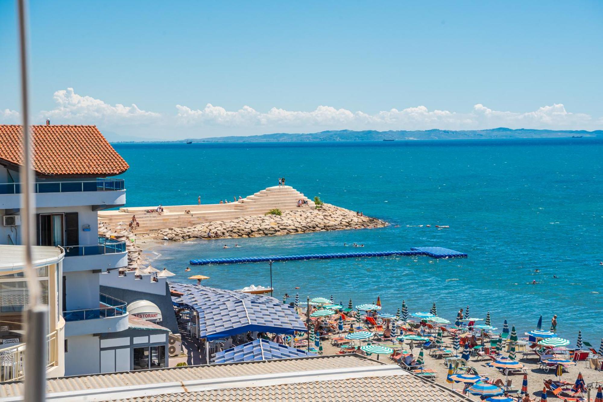 Aragosta Hotel Durrës Exteriör bild