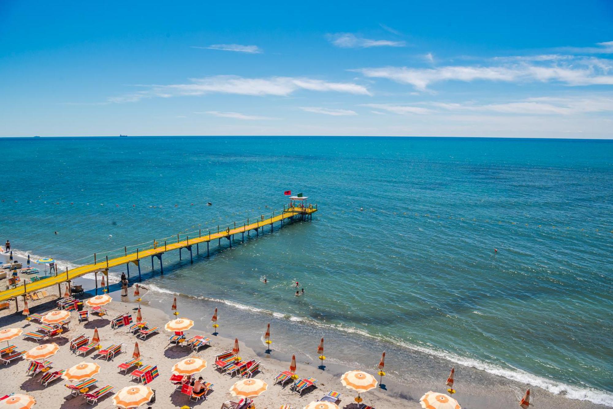 Aragosta Hotel Durrës Exteriör bild
