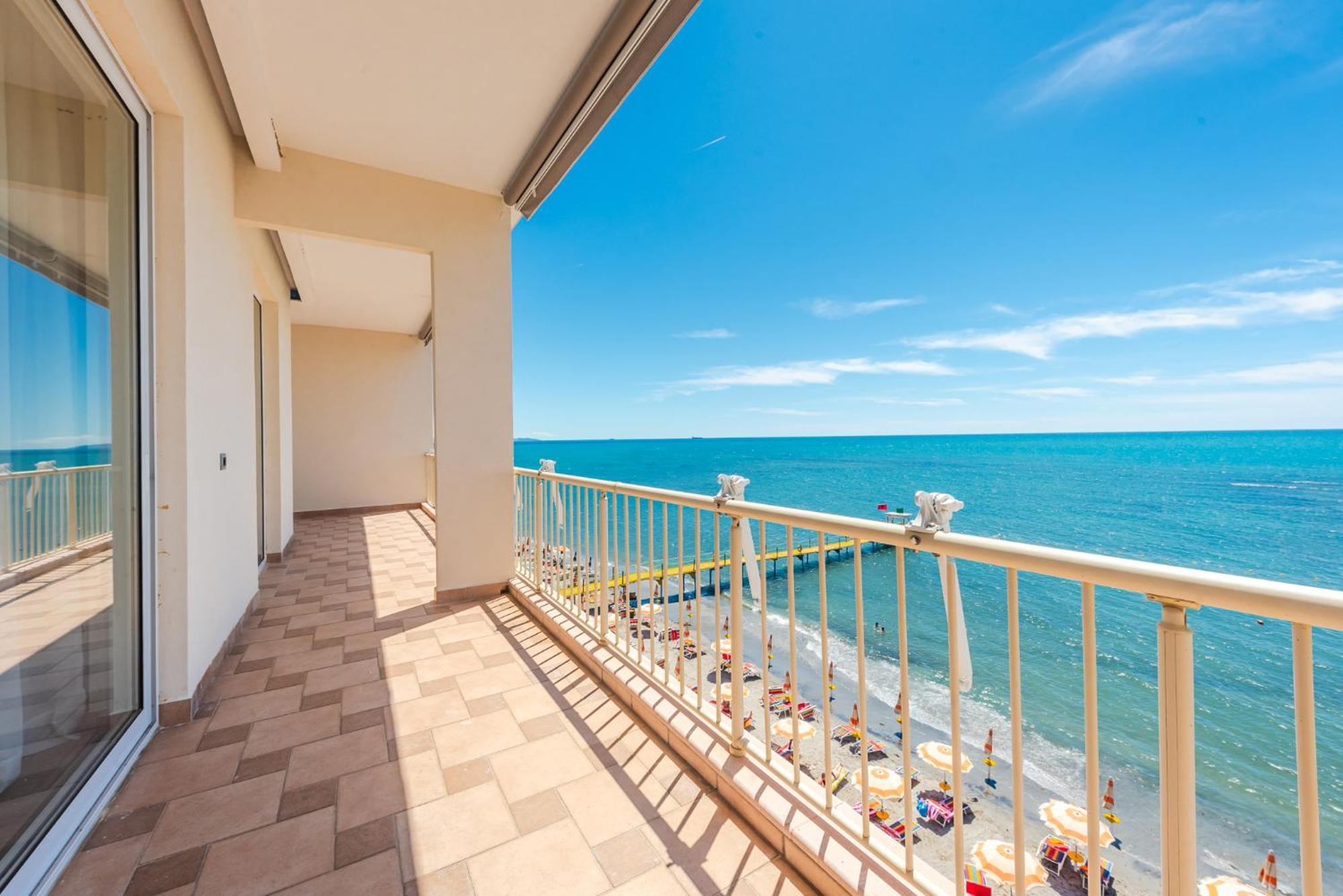 Aragosta Hotel Durrës Exteriör bild
