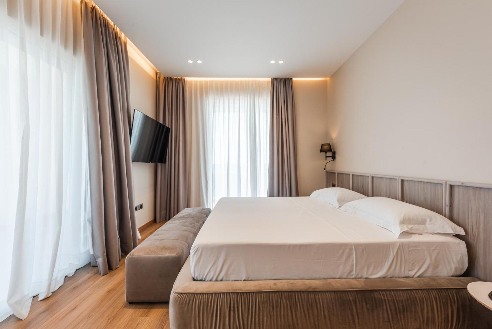 Aragosta Hotel Durrës Exteriör bild