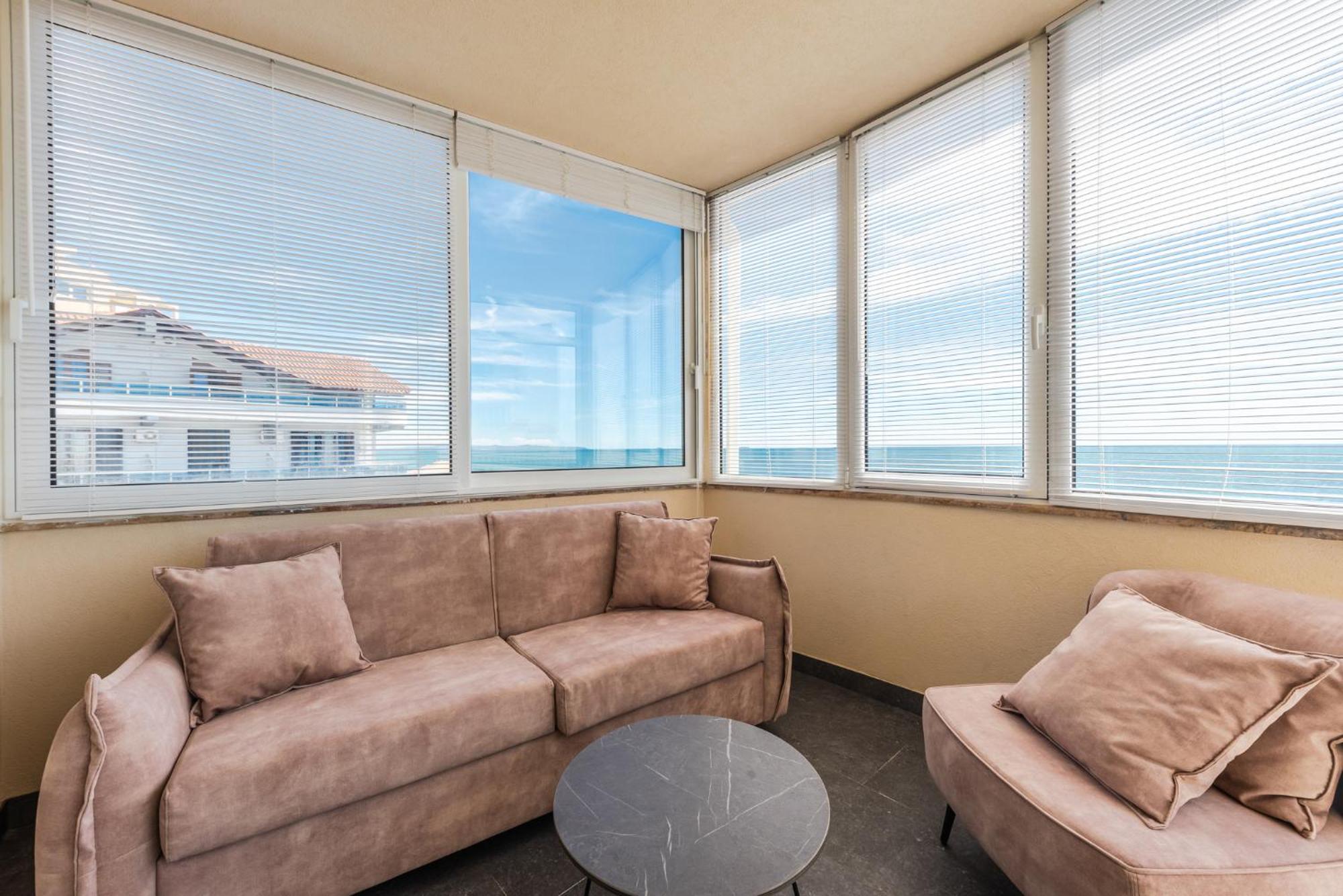Aragosta Hotel Durrës Exteriör bild