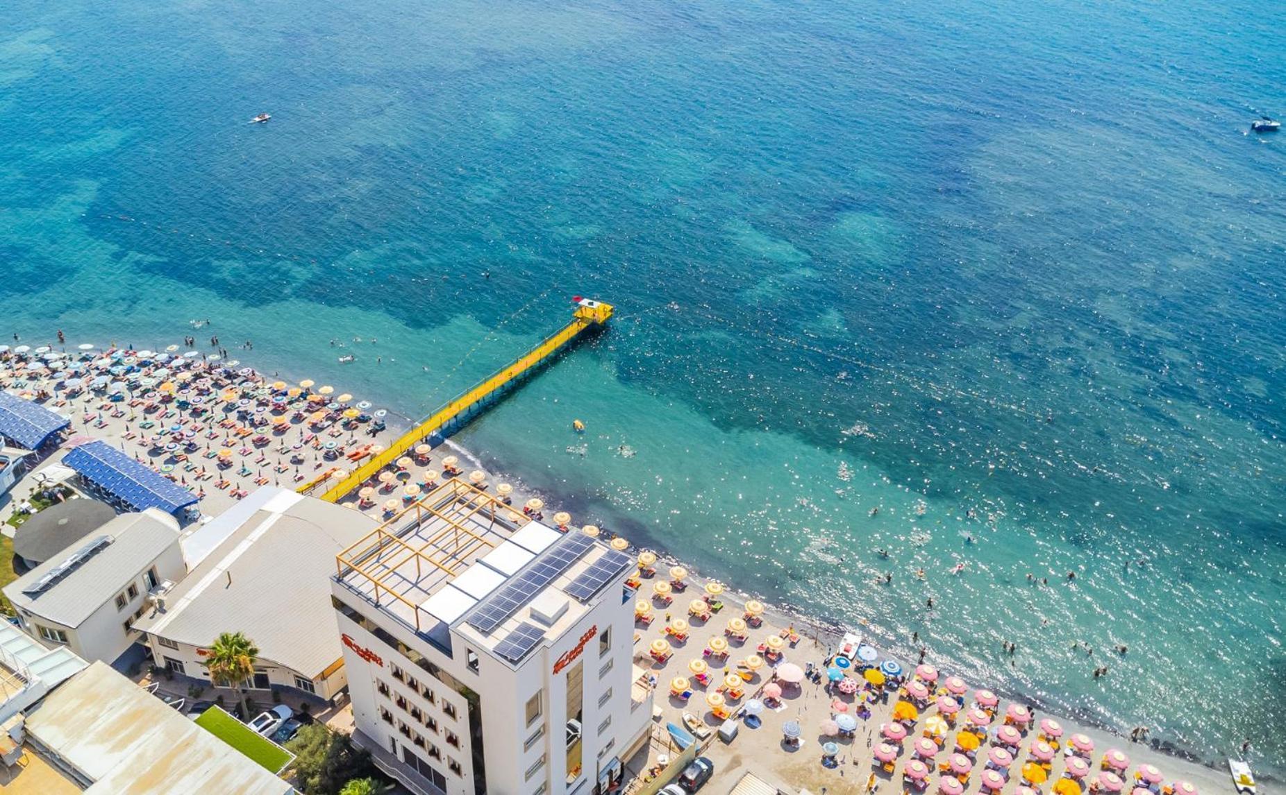 Aragosta Hotel Durrës Exteriör bild